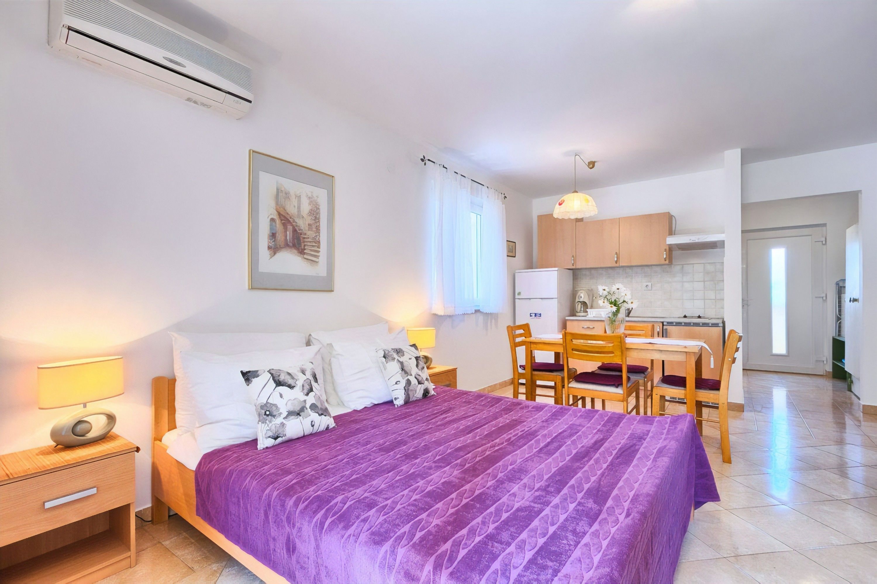 Standard-Studio, 1 Queen-Bett und Schlafsofa, zum Garten hin | Wohnbereich