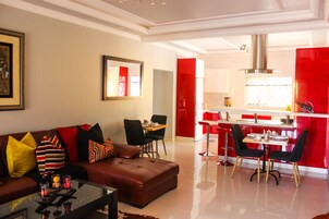 32–tuumainen plasmatelevisio, jossa satelliittikanavat