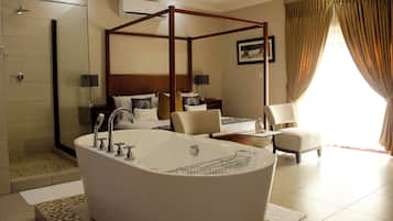 Honeymoon Double Room, 1 King Bed | Laptop workspace, soundproofing, iron/ironing board, free WiFi