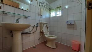 Standard Quadruple Room | Bathroom | Shower, free toiletries, hair dryer, slippers