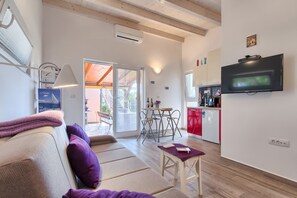 Design-Studio, Terrasse, zum Garten hin | Wohnzimmer | LCD-Fernseher