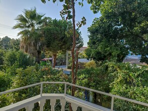 Minibar, free WiFi, bed sheets