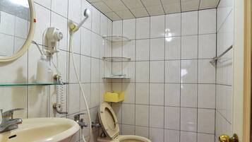 Vierbettzimmer, eigenes Bad | Dusche im Bad