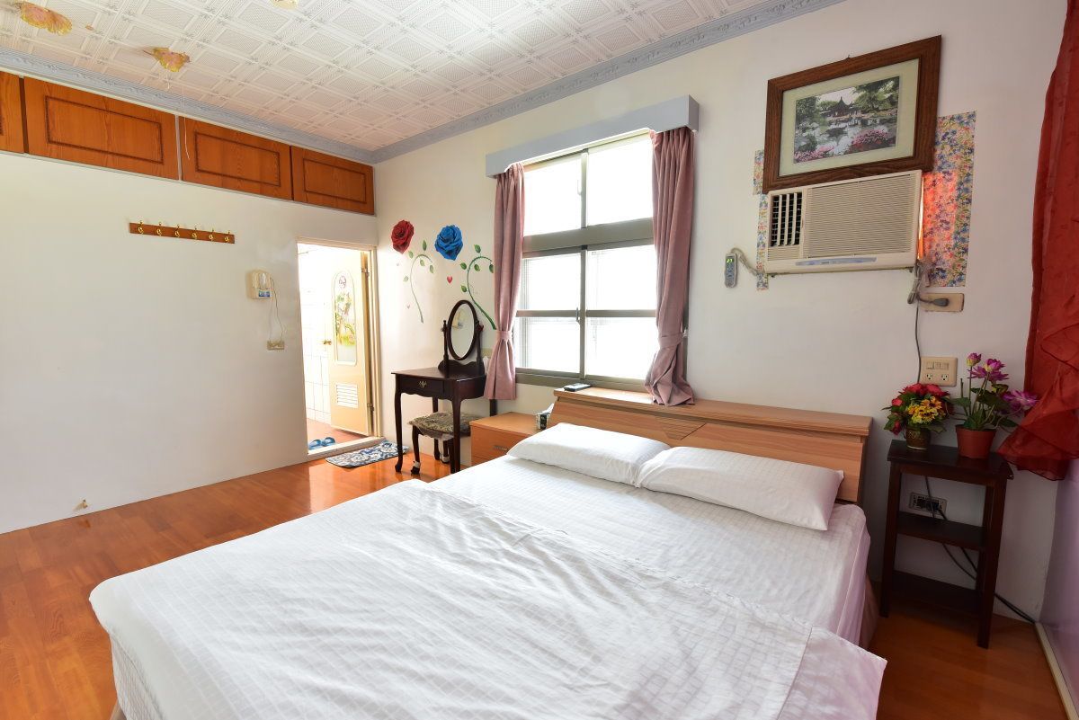 Double Room, Private Bathroom | Bathroom | Hair dryer, slippers