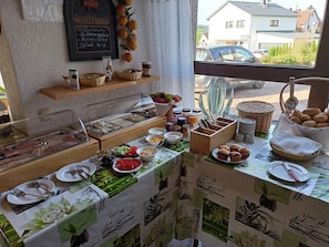 Free daily buffet breakfast