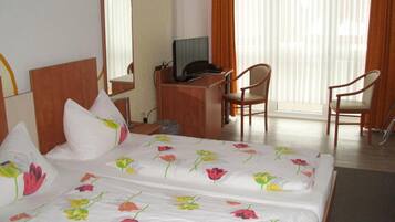 Skrivebord, wi-fi (inkludert) og sengetøy