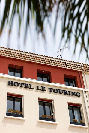 Exterior - Hôtel Restaurant Le Touring (Saint-Raphael)