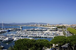 View from property - Hôtel Restaurant Le Touring (Saint-Raphael)