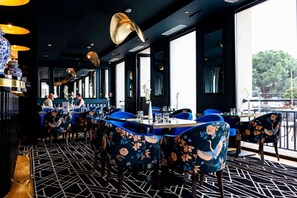 3 Restaurants, Mittagessen, Abendessen, asiatische Küche