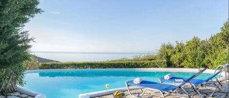 7 piscines a l'aire lliure