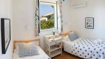 Comfort Villa, 3 Bedrooms (Mare Magico) | In-room safe, desk, iron/ironing board, free cribs/infant beds