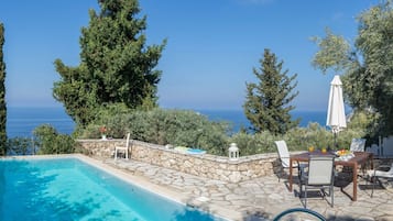 Comfort Villa, 3 Bedrooms (Isola Bella) | Terrace/patio