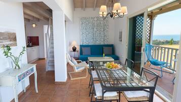Comfort Villa, 3 Bedrooms (Vista Splendida) | Dining
