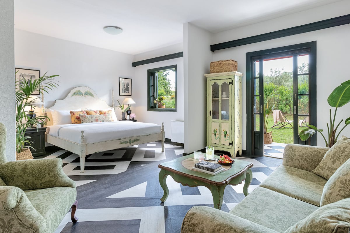 Country Studio at Yucca's Residence sharing Pool | 2 bedrooms, premium bedding, free minibar, bed sheets