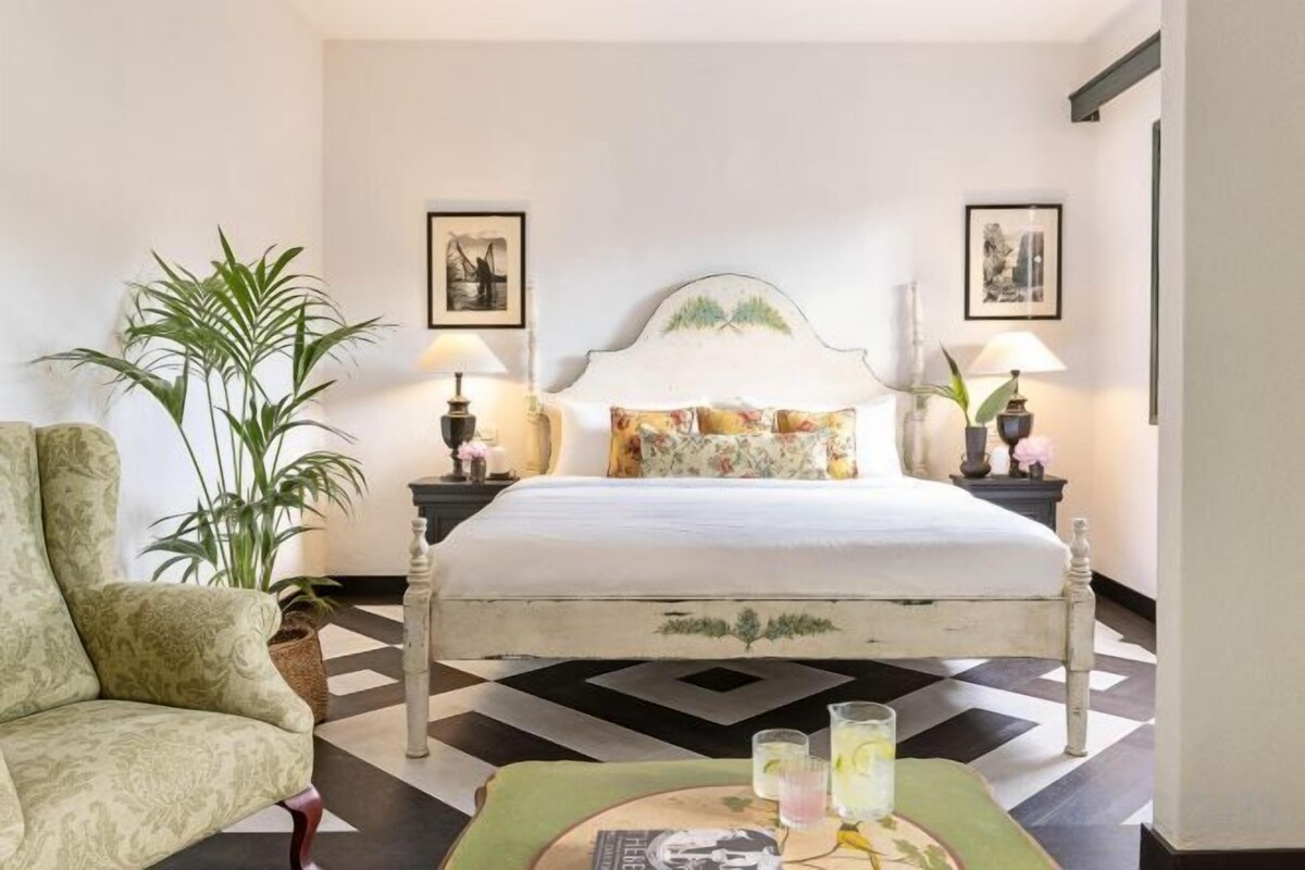 Ropa de cama de alta calidad y minibar con artículos gratuitos 