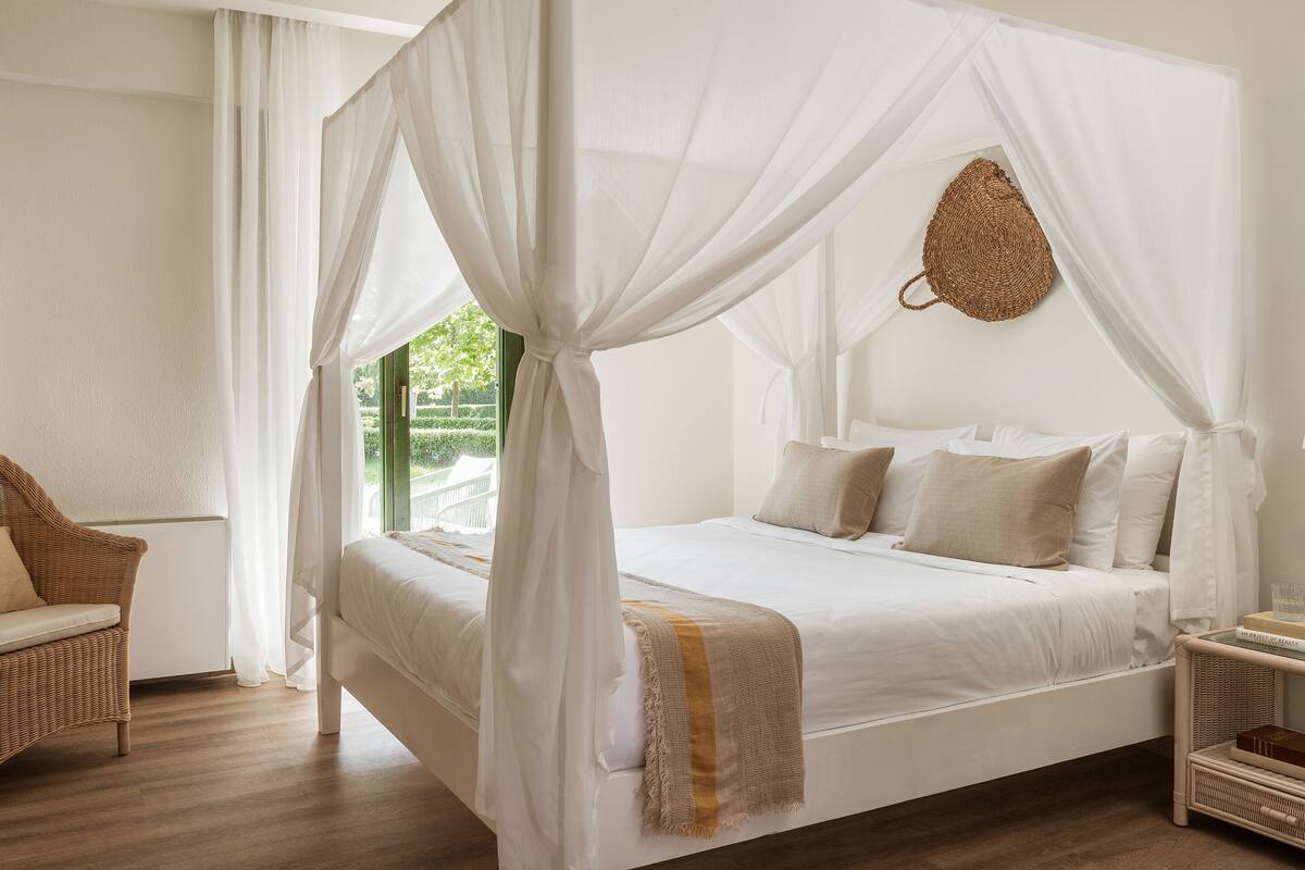 Family Interconnecting Room Shaded Veranda | 高級寢具、迷你吧贈品、床單
