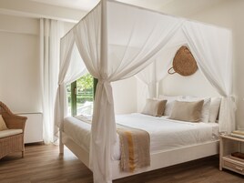 Family Interconnecting Room Shaded Veranda | 高档床上用品、迷你吧（备有免费物品）、床单