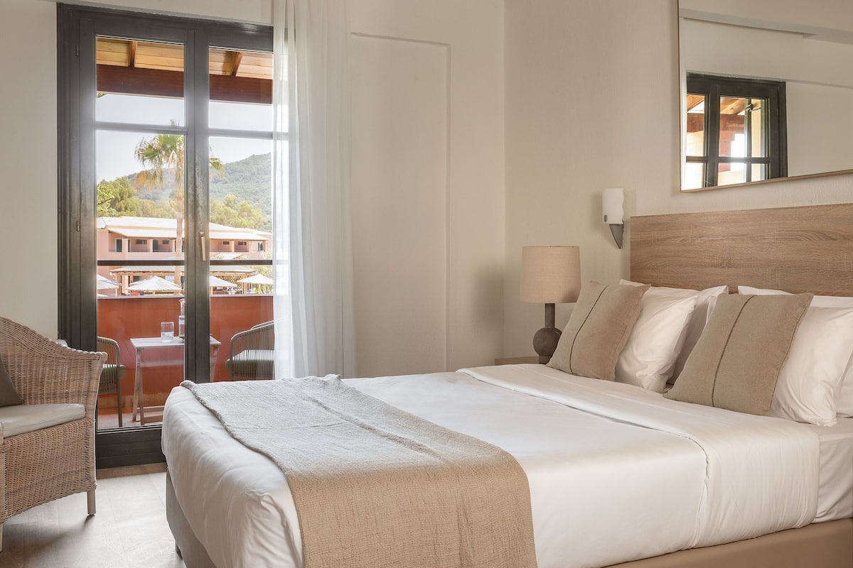 Botanica Bungalow Loft private balcony | 2 bedrooms, premium bedding, free minibar, bed sheets
