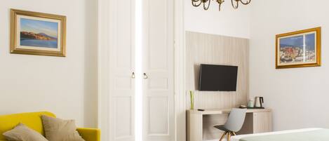 Deluxe Room | Down comforters, in-room safe, desk, laptop workspace