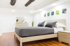 Suite estudio junior | Edredones de plumas, caja fuerte, escritorio