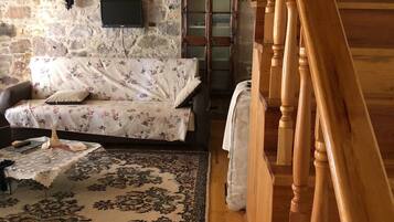 Villa, Meerblick | Wohnbereich | LCD-Fernseher