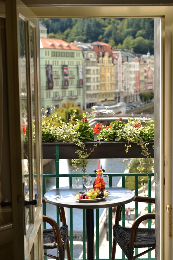 Spécialités Cuisine locale et internationale