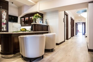 Sauna, hot tub, aromatherapy, hot stone massages, deep-tissue massages