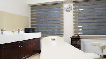 Sauna, hot tub, aromatherapy, hot stone massages, deep-tissue massages