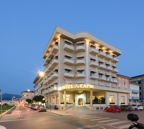 Front of property - evening/night - Hotel Capri & Residence (Camaiore)