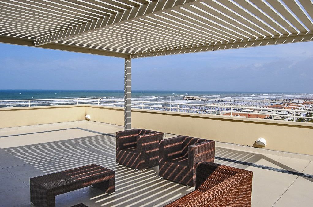 Sun deck