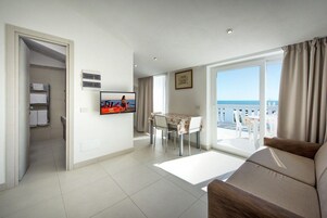 Apartment, 1 Bedroom | Living area | Flat-screen TV, books