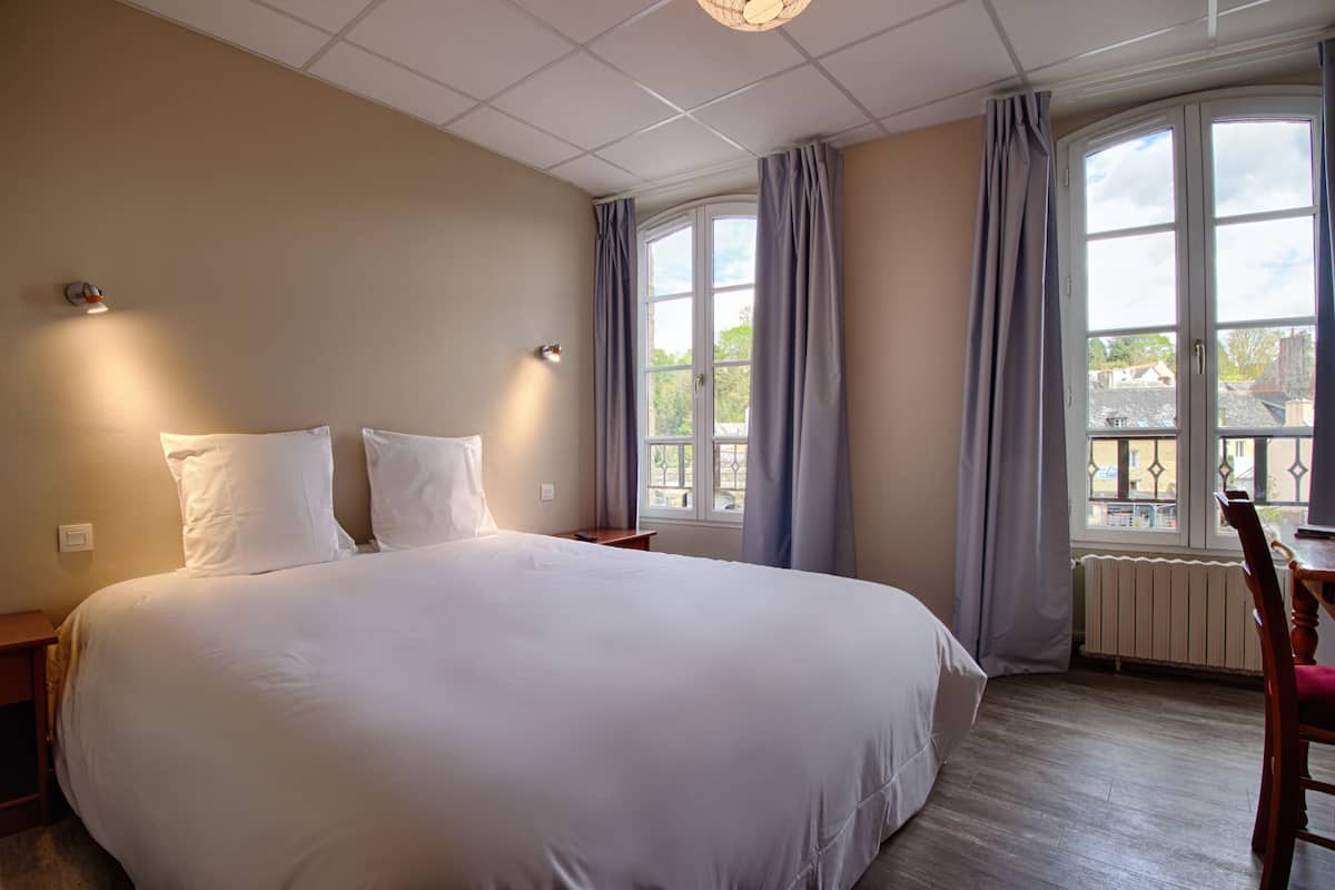 Doppel- oder Zweibettzimmer