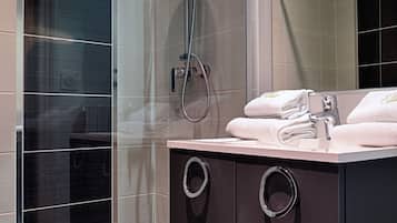 Kamar Double | Kamar mandi | Perlengkapan mandi gratis