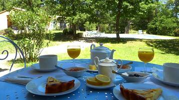 Free daily continental breakfast