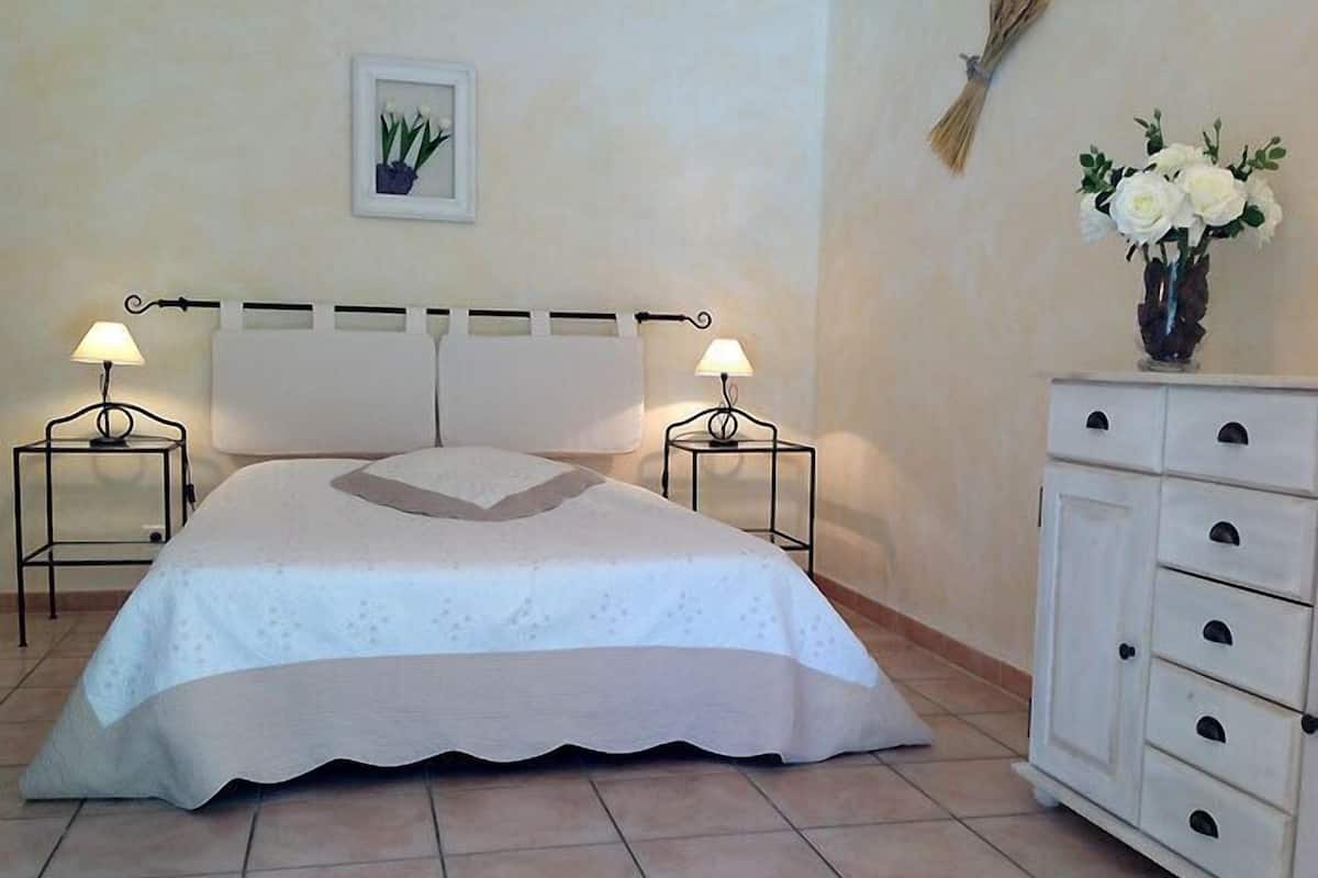 Family Suite, 2 Bedrooms, Kitchenette, Pool View | 2 bedrooms, individually decorated, individually furnished