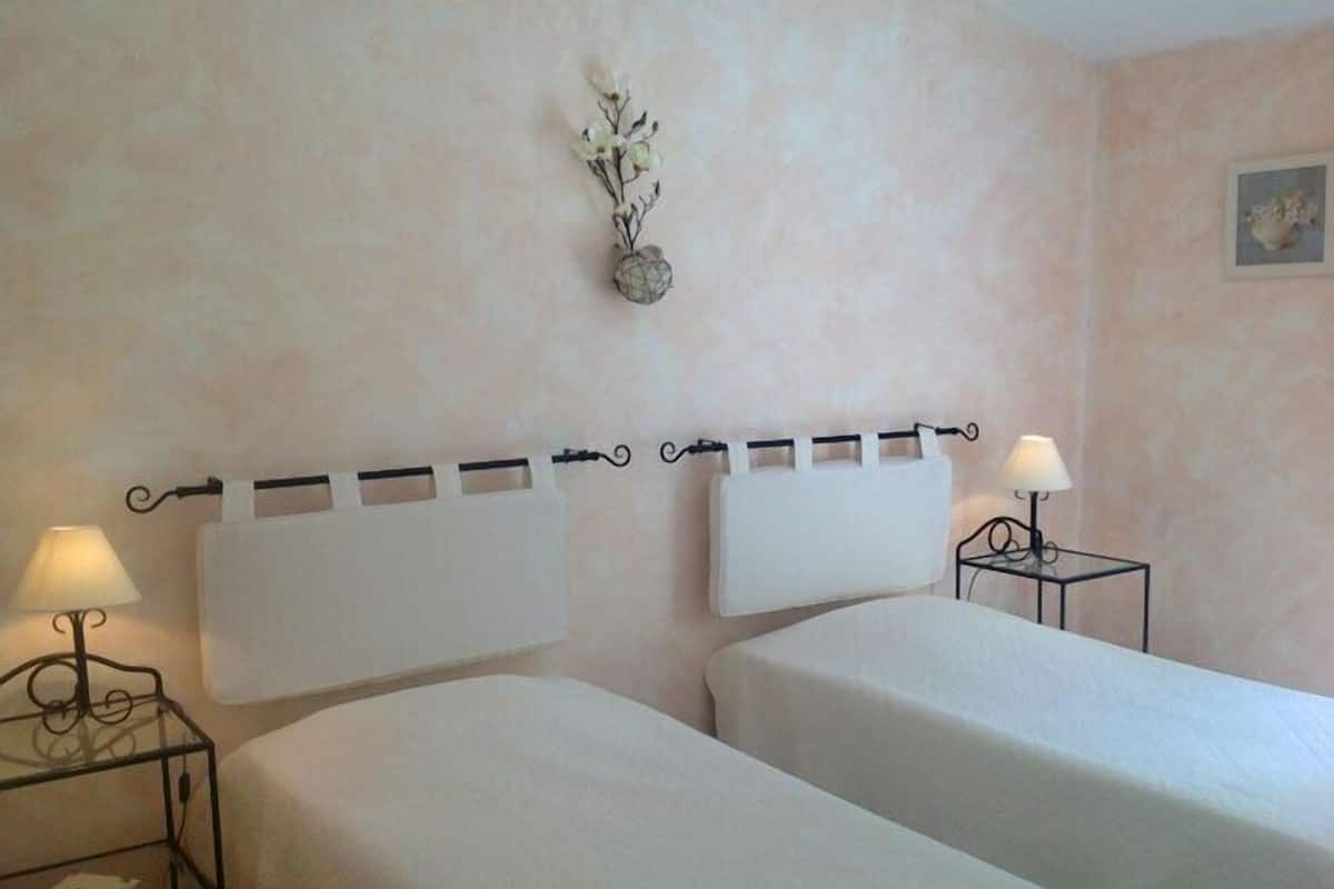 Suite, 2 Bedrooms, Pool View | 2 bedrooms, individually decorated, individually furnished