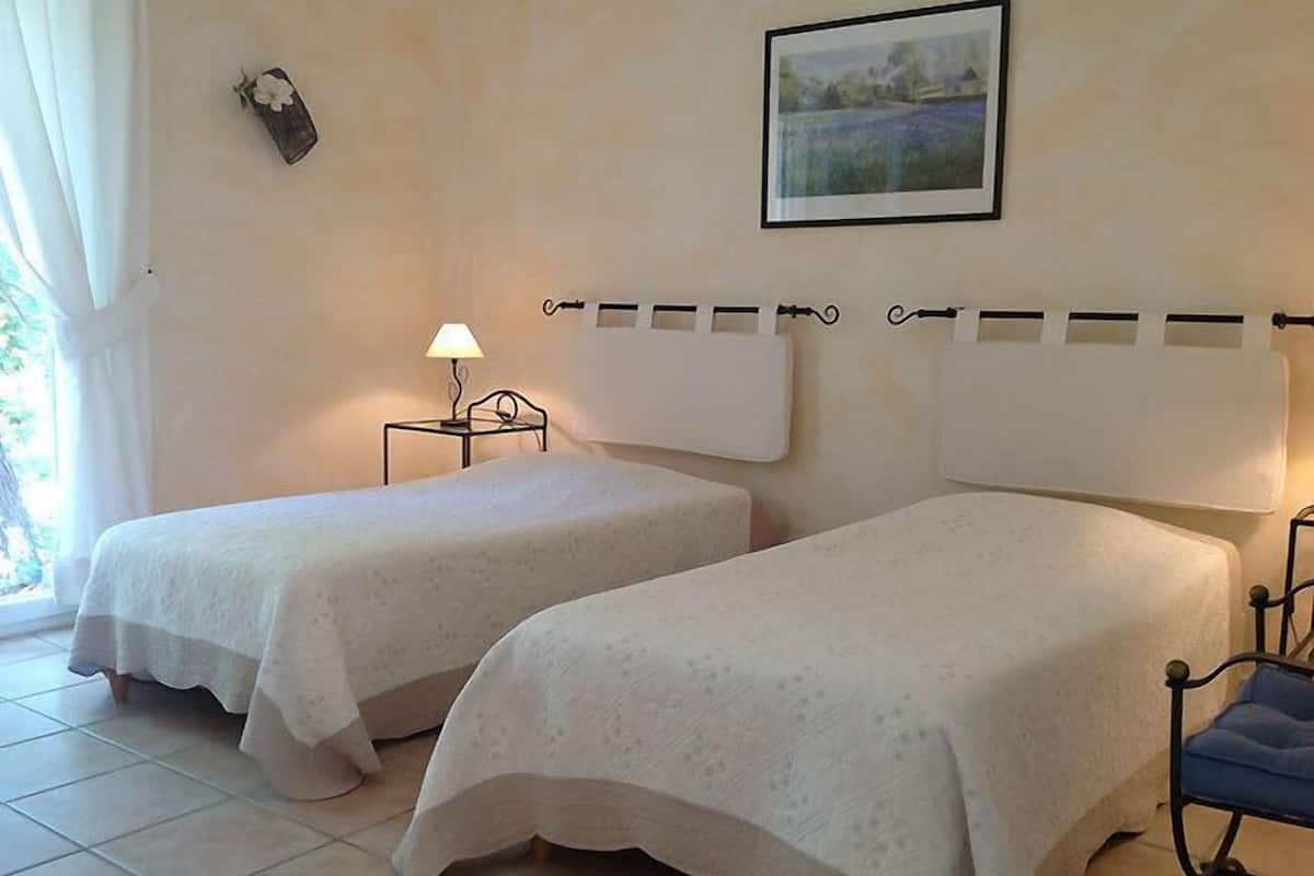 Family Suite, 2 Bedrooms, Kitchenette, Pool View | 2 bedrooms, individually decorated, individually furnished