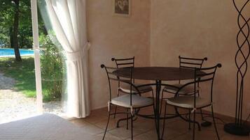 Suite, 2 Bedrooms, Pool View | 2 bedrooms, individually decorated, individually furnished