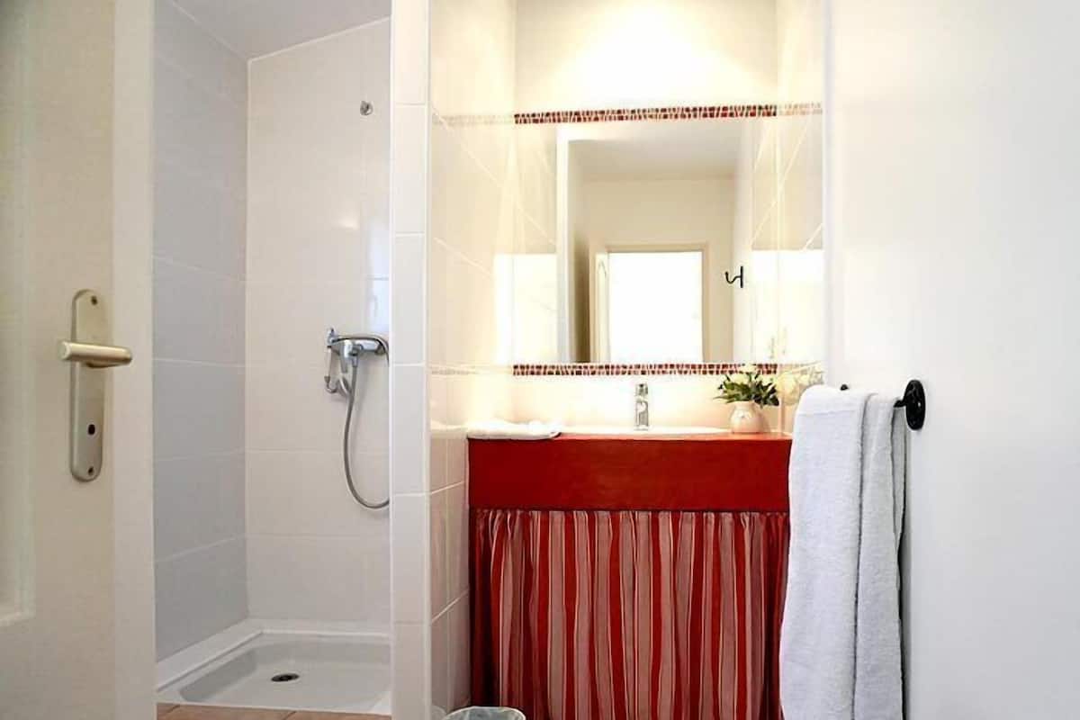 Suite, 2 Bedrooms, Pool View | Bathroom | Shower, free toiletries, hair dryer, towels