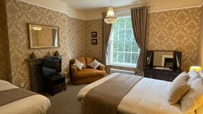 Luxury Triple Room, Private Bathroom, River View - Ashdale Guest House (Matlock)