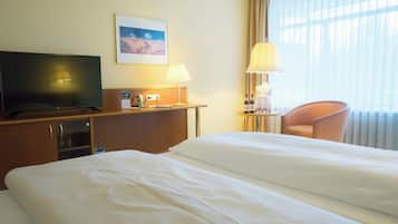Suite Junior | Bureau, rideaux occultants, Wi-Fi gratuit, draps fournis