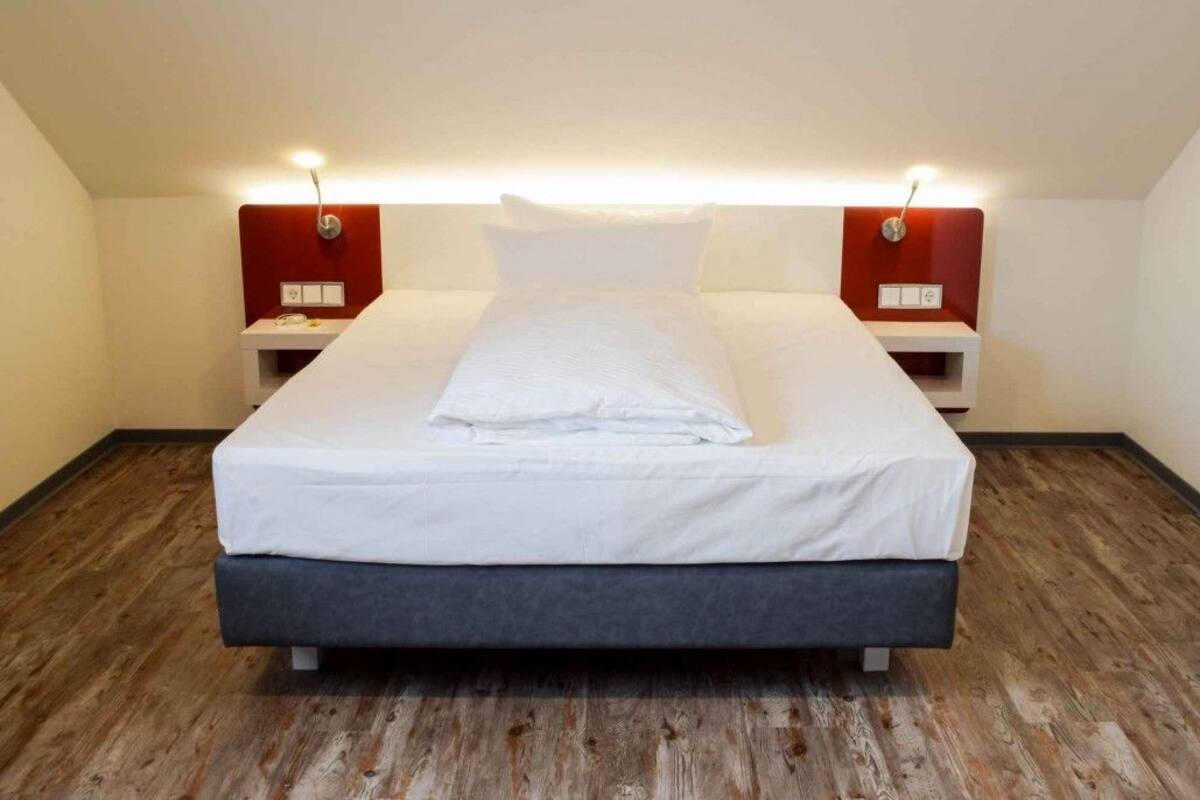 superior double room | in-room safe, desk, soundproofing, free wifi