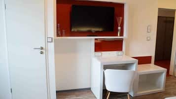 Caja de seguridad en la habitación y escritorio