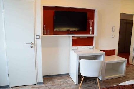 Caja de seguridad en la habitación y escritorio . Hotel Arts