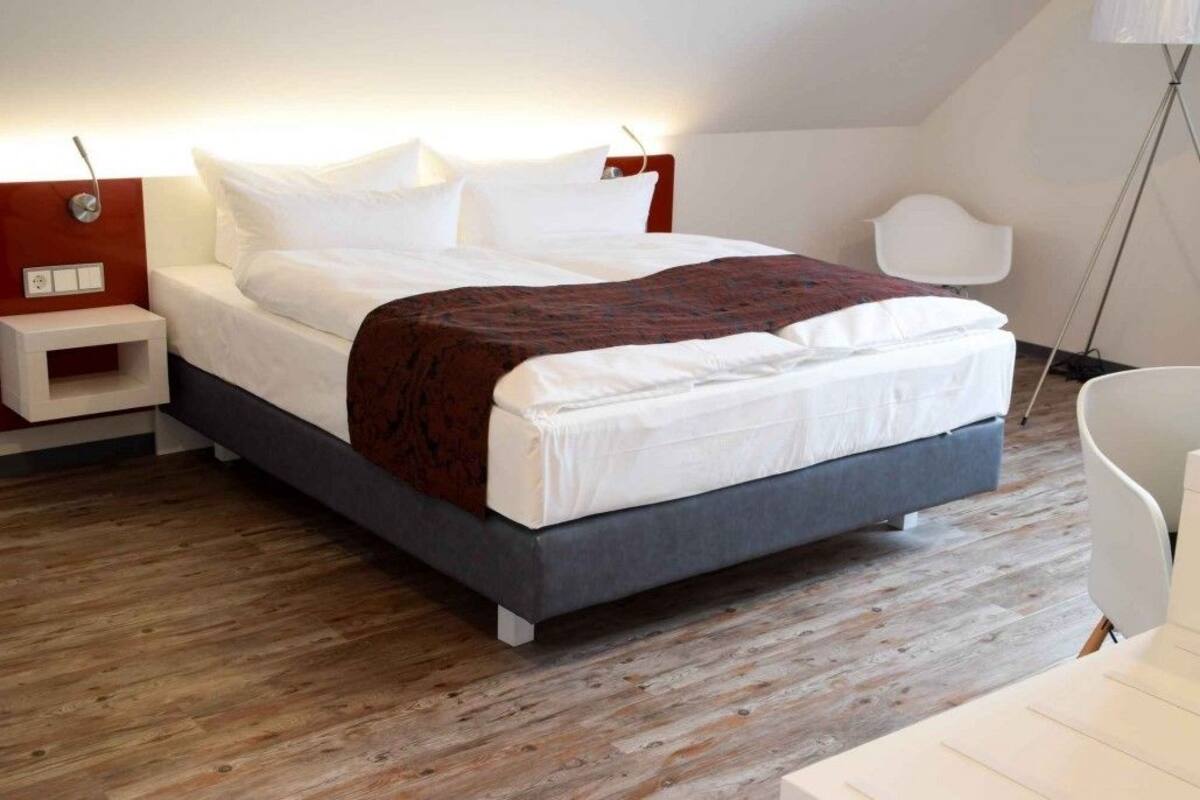 standard double room | in-room safe, desk, soundproofing, free wifi