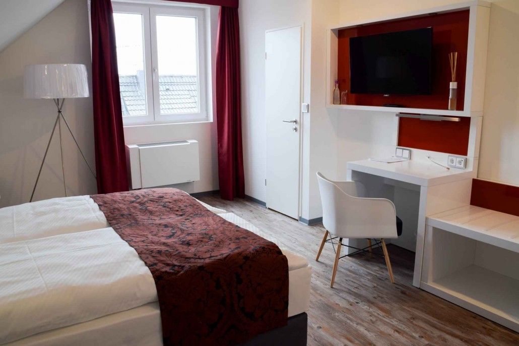 standard double room | in-room safe, desk, soundproofing, free wifi