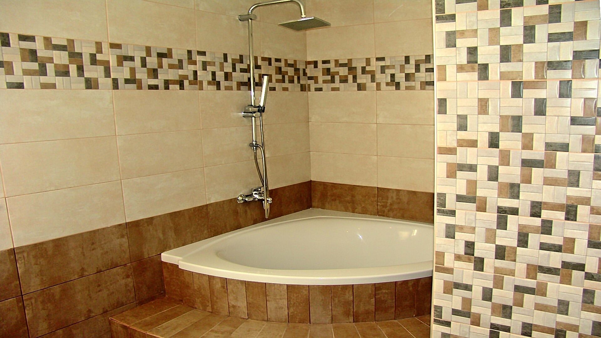 deluxe suite, 1 bedroom | bathroom | shower, free toiletries, hair dryer, towels