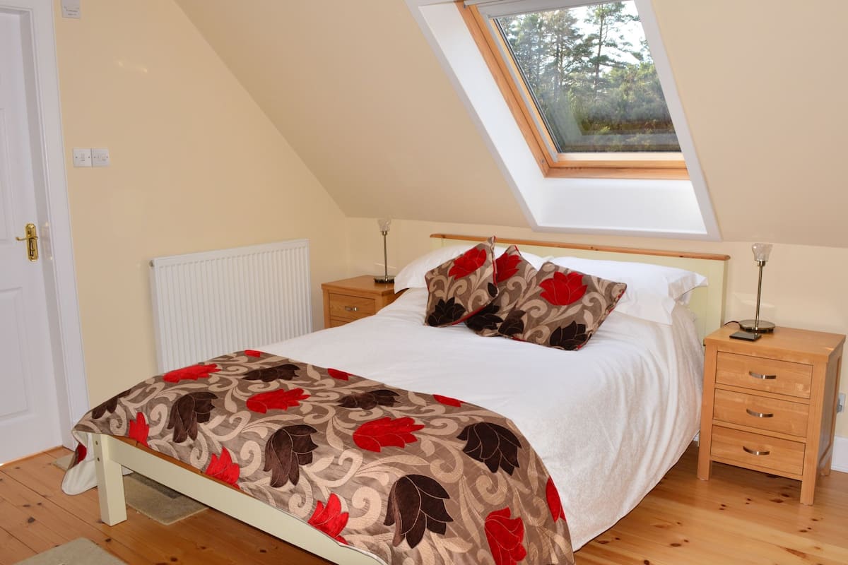 Deluxe tweepersoonskamer, en-suite badkamer, uitzicht op meer