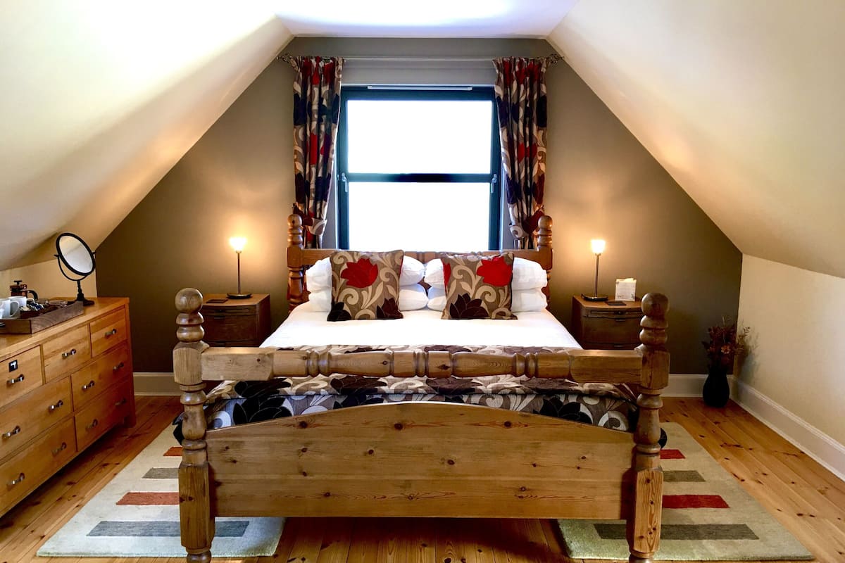 Superior tweepersoonskamer, en-suite badkamer, uitzicht op meer
