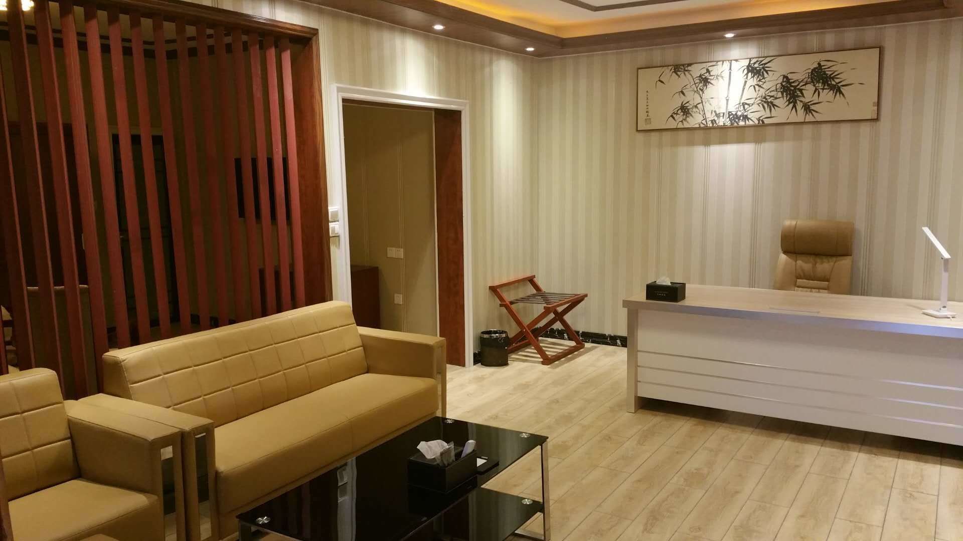 套房 | 起居区 | 32-英寸纯平电视 （配备卫星频道）、电视